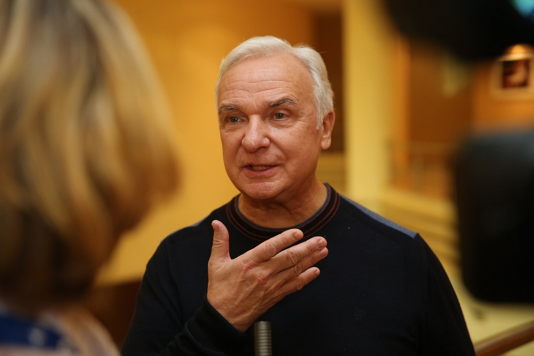 Станислав Попов президент Российского танцевального союза, вице-президент Всемирного танцевального совета, заслуженный деятель искусств Российской Федерации.
