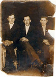 Три брата Рыбалкиных: слева Степан, справа Иван, посередине Павел.