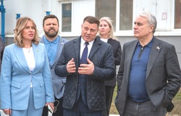 Начальник Хабаровского ЛПУМГ Юрий Михайлин проводит экскурсию по территории филиала