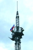 Флаг России на осветительной мачте ГРС «Уссурийск»