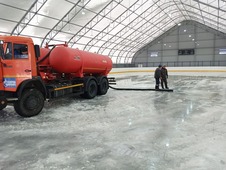 Работники Александровского ЛПУМГ помогали заливать лед и делать разметку