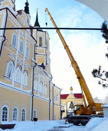 Колокола на Воскресенской церкви Томска установили с помощью газовиков