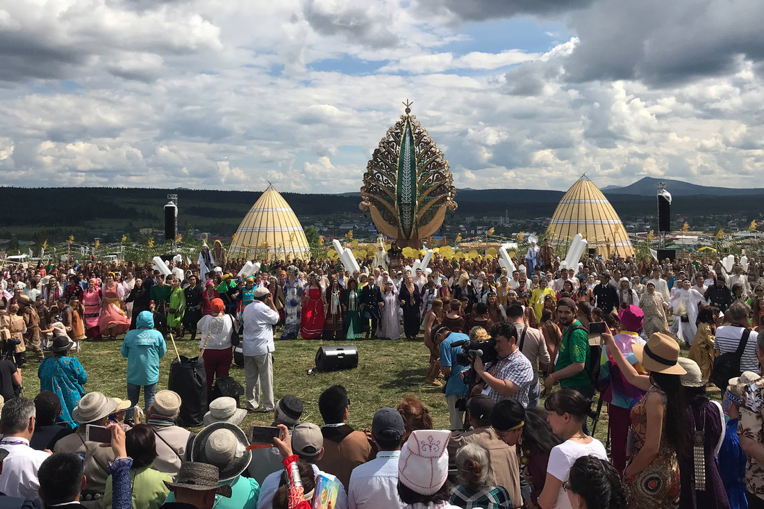 Церемония открытия Ысыах Олонхо.