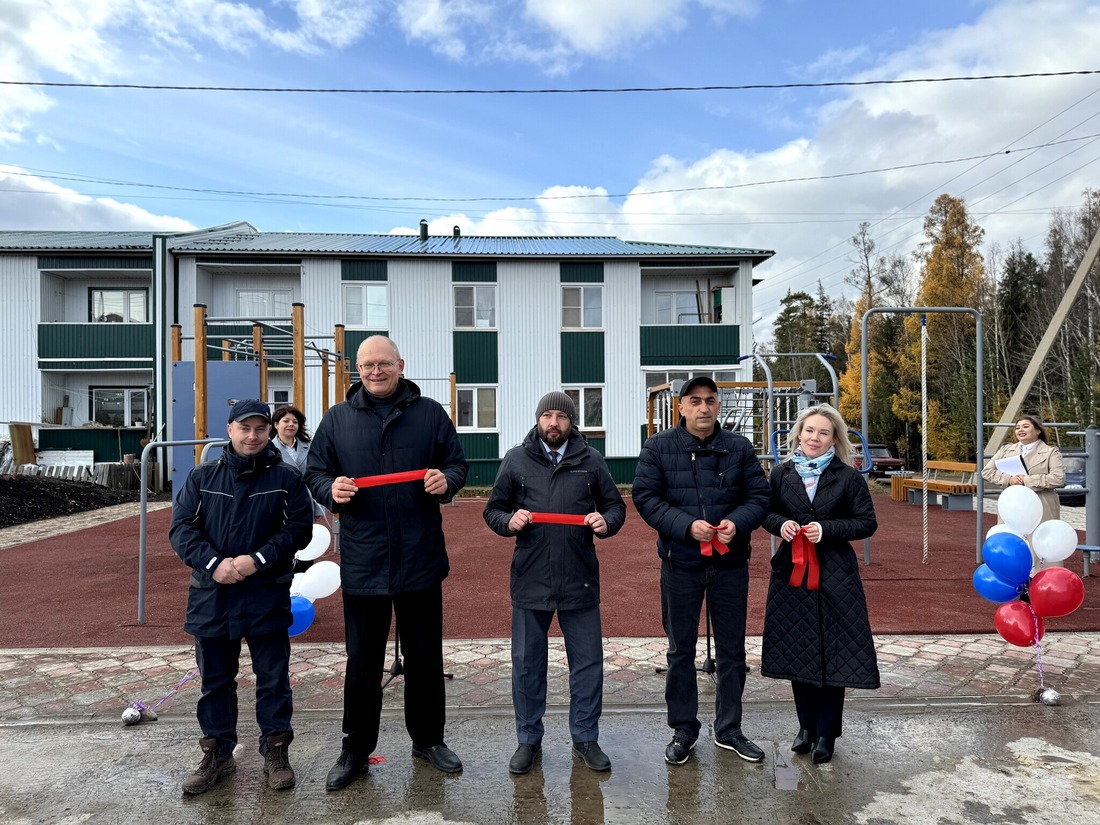 В церемонии открытия приняли участие глава поселка Магистральный и руководители Магистрального ЛПУМГ