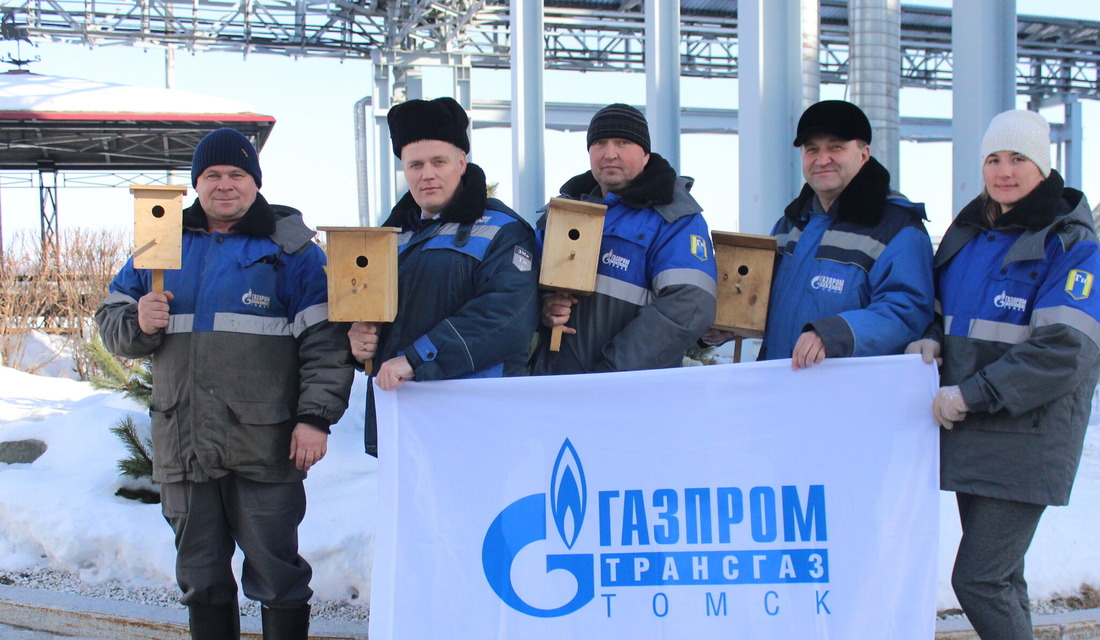 Работники Приморского филиала накормили птиц, изготовив 30 кормушек и скворечников.