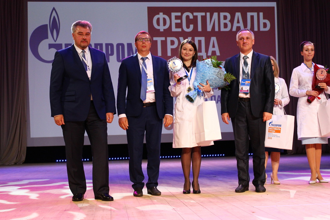 Екатерина Руденко (в центре)