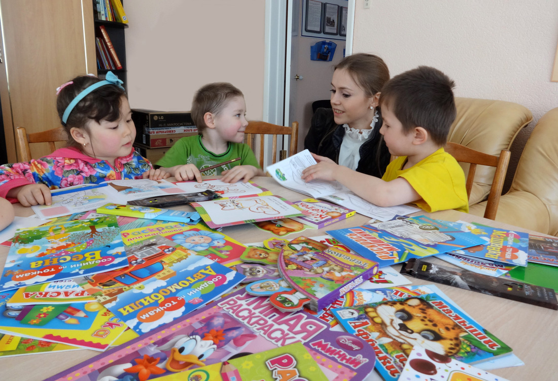 Воспитанникам томского Детского дома №1 подарили  книги о животных и растениях