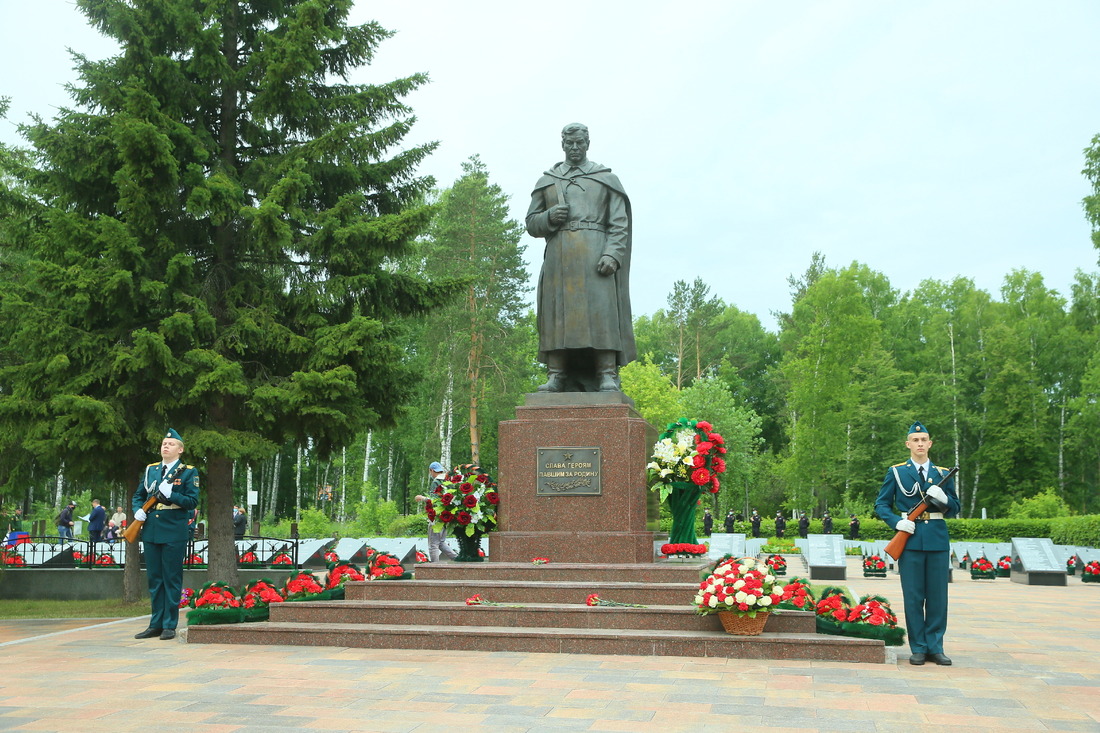 Памятный митинг прошел на Южном кладбище Томска