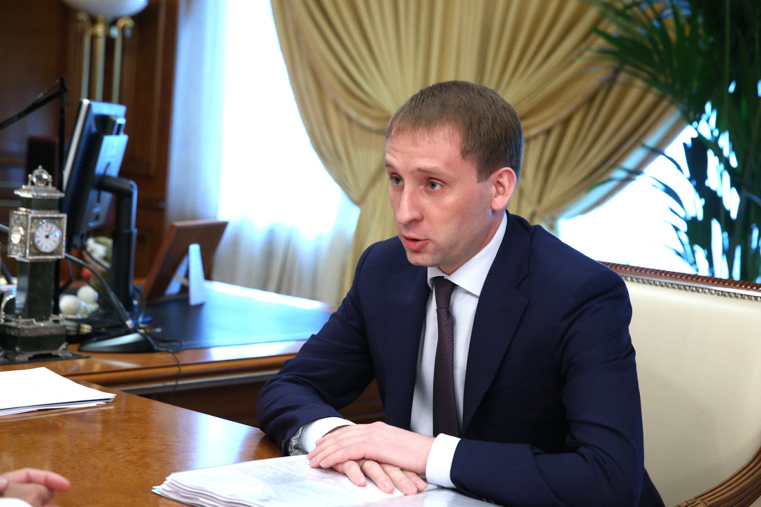 Губернатор Амурской области Александр Козлов во время встречи с Алексеем Миллером