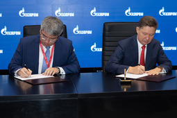 Глава Республики Бурятия Алексей Цыденов и Алексей Миллер во время подписания
