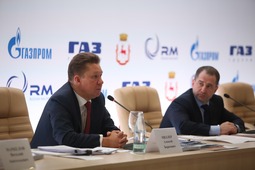 Алексей Миллер во время совещания на Горьковском автомобильном заводе