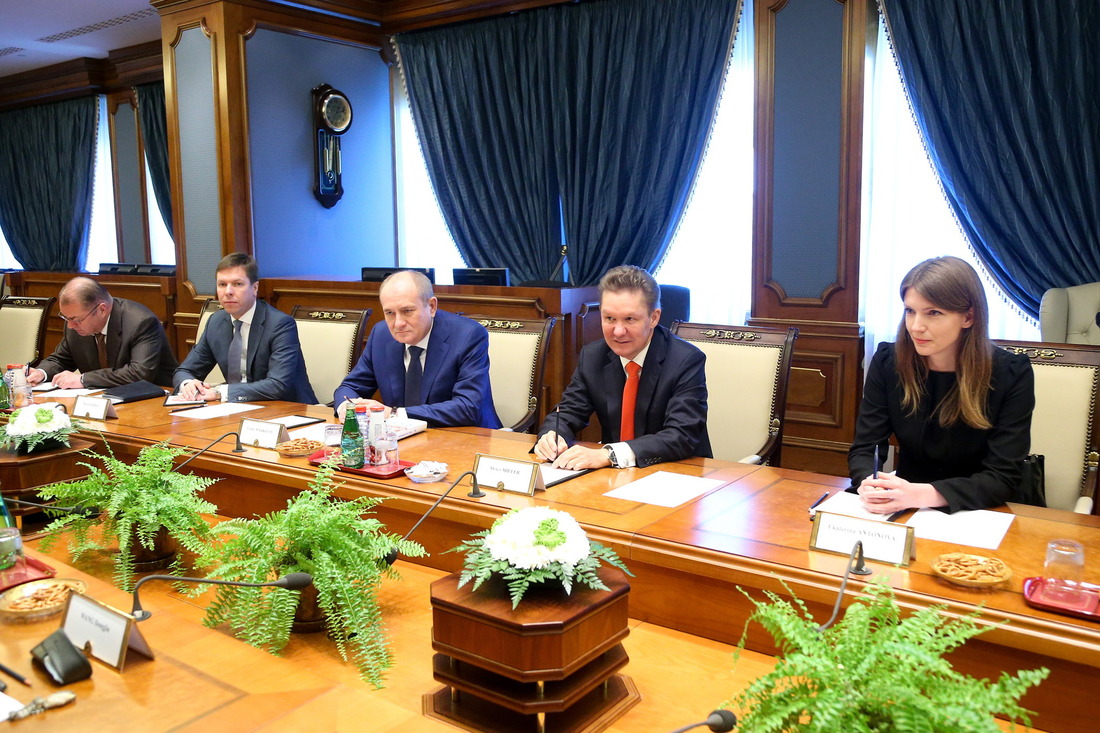 Алексей Миллер (второй справа)  во время рабочей встречи с Вице-президентом CNPC Ван Дунцзинем