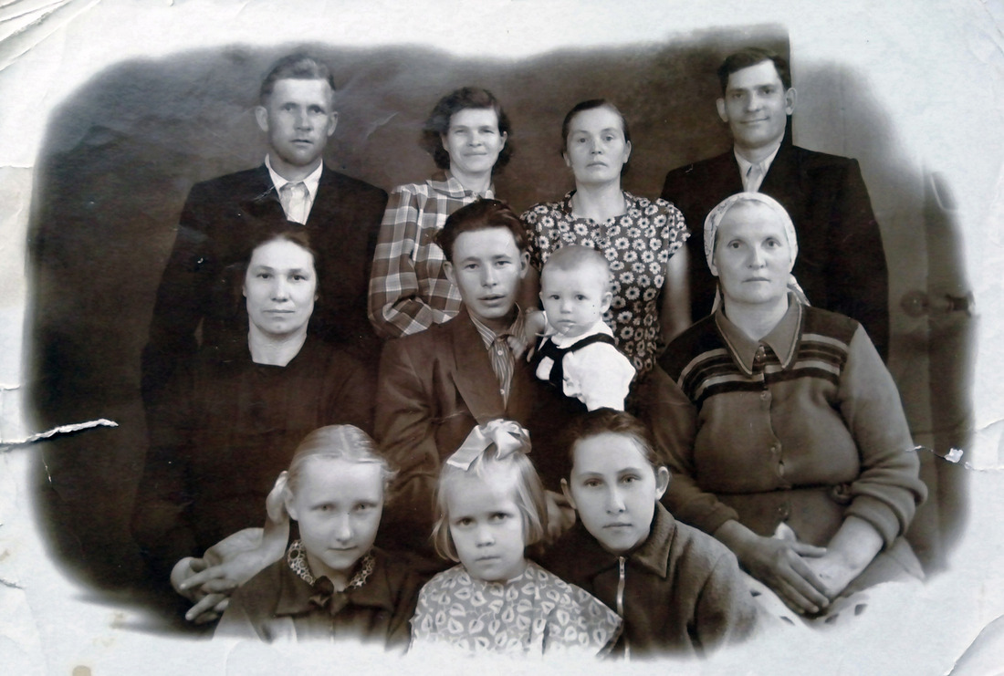 Астратков Иван Ефимович фото с семьей.