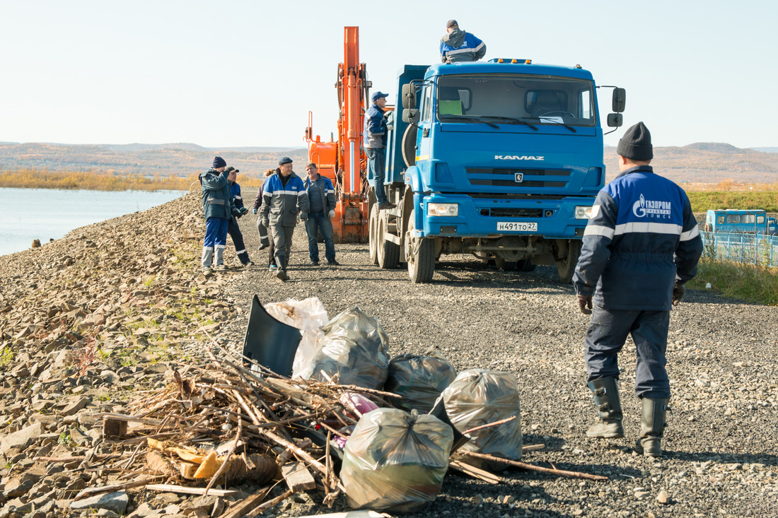 Сотрудники компании «Газпром трансгаз Томск» помогли очистить набережные Комсомольска-на-Амуре от мусора