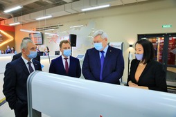В церемонии открытия приняли участие губернатор Томской области, его заместители, а также руководители отраслевых объединений работодателей