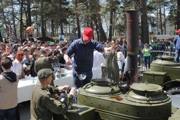 Более трех тысяч гостей и жителей города Хабаровска отведали настоящей солдатской каши.