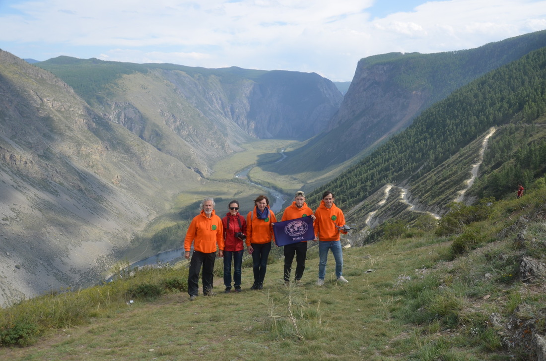 В горах Алтая участники пилотного тура провели несколько дней