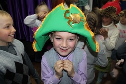 Дети Сахалинского социально-реабилитационного центра"Отрадное" побывали на экскурсии в театре "Чехов-центр".