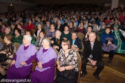 Гала-концерт конкурса ветеранских хоров «Салют, Победа» собрал полный зал