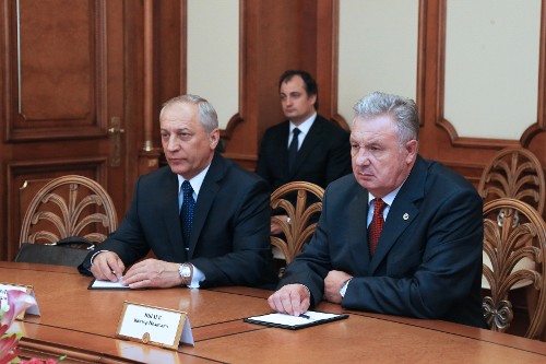 Виктор Ишаев (справа) во время встречи