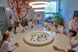 Участники 1 смены во время занятий по химии в технопарке «Кванториум».