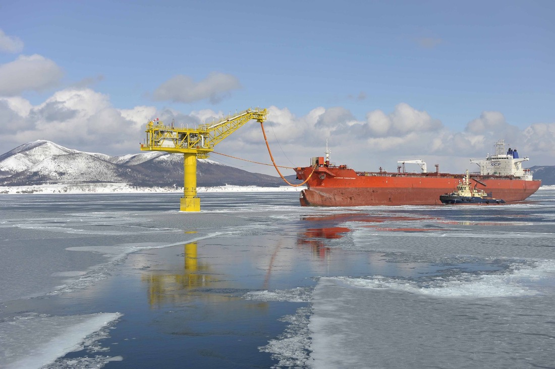 Отгрузка нефти на танкер. Фото © «САХАЛИН ЭНЕРДЖИ»