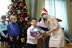 Сотрудники Новокузнецкого ЛПУМГ поздравили воспитанников детского дома «Ровесник»