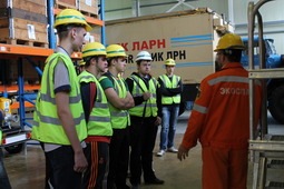 Студенты Сахалинского государственного университета на газораспределительной станции «Дальнее».