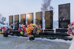 На средства компании установлен памятник погибшим в годы Великой Отечественной войны в старейшем сибирском селе Нарым