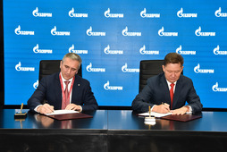 Губернатор Тюменской области Александр Моор и Алексей Миллер во время подписания