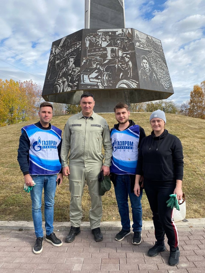 Фото с мэром Иркутска Русланом Болотовым (второй слева).