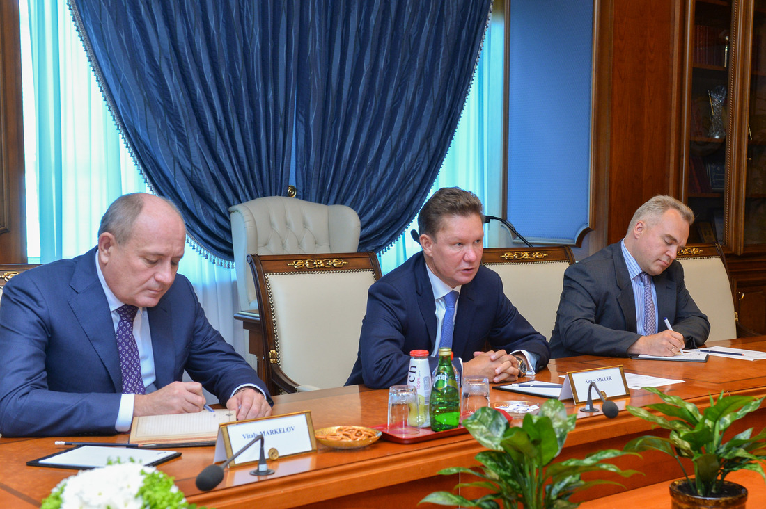 Сегодня в центральном офисе ПАО «Газпром» состоялась рабочая встреча Алексея Миллера и Чрезвычайного и Полномочного Посла КНР в Российской Федерации Ли Хуэя