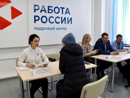 В Нерюнгри сотрудники УАВРа-2 и Нерюнгринского филиала отбирали резюме кандидатов и проводили собеседования