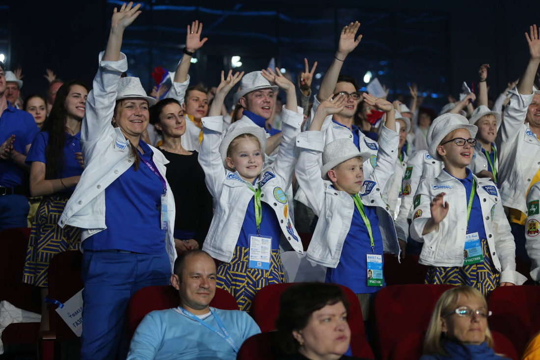 Участники команды "Газпром трансгаз Томск" поддерживали своих победителей бурными овациями.