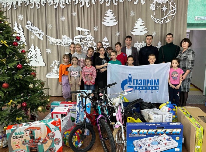Работники Приморского филиала приобрели подарки детям из реабилитационного центра в Покровке