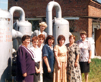 Середина 90-х годов: сотрудники Новокузнецкого ЛПУМГ у здания ГРС-2.