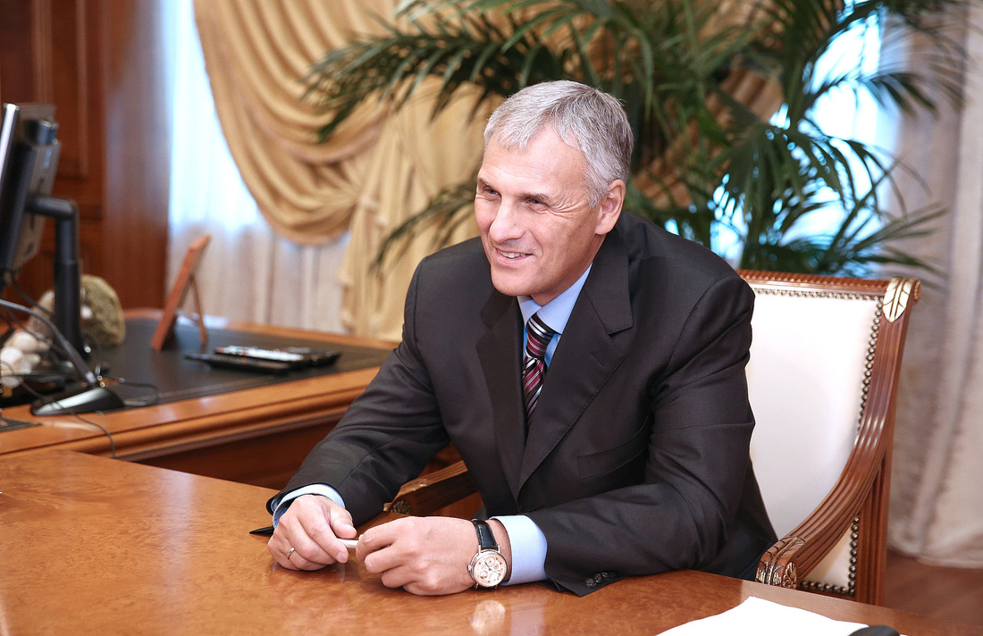 Губернатор Сахалинской области Александр Хорошавин во время встречи с Алексеем Миллером