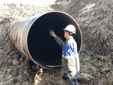 Накануне замены труб специалисты «Газпром трансгаз Томск» обследовали наружное состояние газопровода и выполнили шурфовку