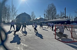 Хоккейный турнир прошел на ледовой площадке Новосибирского филиала