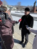 Руководитель сахалинского штаба «Бессмертного полка» Андрей Фугенфиров отвечает на вопросы журналистов в ходе пресс-тура