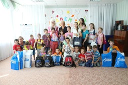Сотрудники Администрации собрали в школу детей из социально-реабилитационного центра для несовершеннолетних «Луч» г. Томска