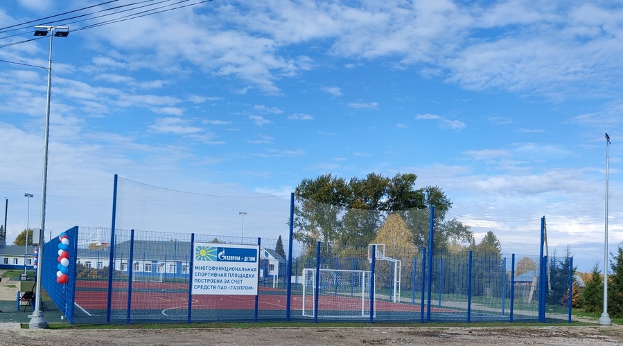 Площадка в с. Парбиг построена в рамках проекта «Газпром — детям»