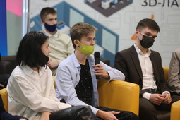 Ученики «Газпром-класса» задали несколько десятков вопросов