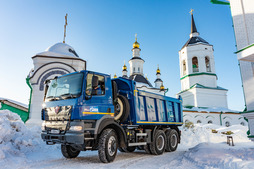 «Газпром трансгаз Томск» выделил трактор и пять грузовиков