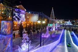 Главная новогодняя елка Томска установлена на Новособорной площади