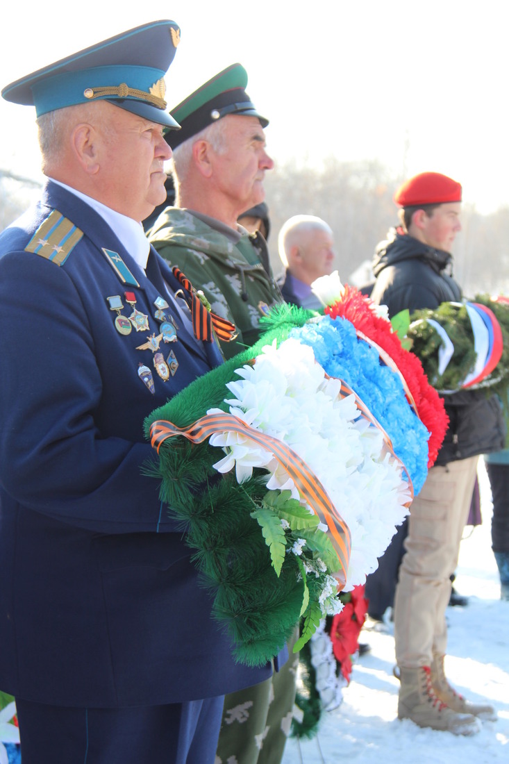 На церемонию открытия памятника были приглашены ветераны боевых действий
