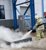 Работники филиала используют первичные средства пожаротушения