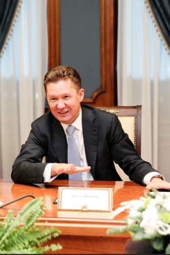 Алексей Миллер во время встречи с Послом КНР в России Ли Хуэем