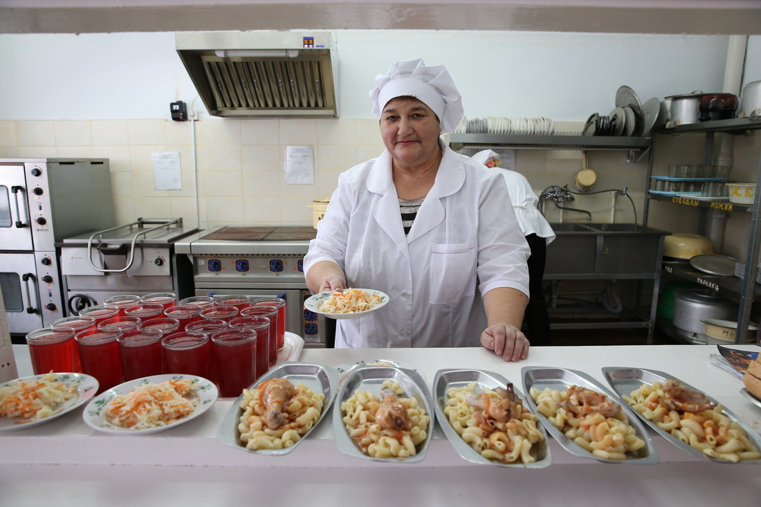 Столовая Новосельцевской школы, Парабельского района, Томской области.