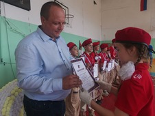Директор Сковородинского ЛПУМГ Евгений Прохоров наградил ребят дипломами, кубками и медалями.